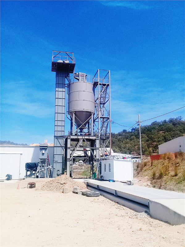 In 2018, Luwei bulk material conveying and storage system equipment including 100T bolted silo, chain elevator, dust collector, air compressor and weighing system etc. They were exported to PNG